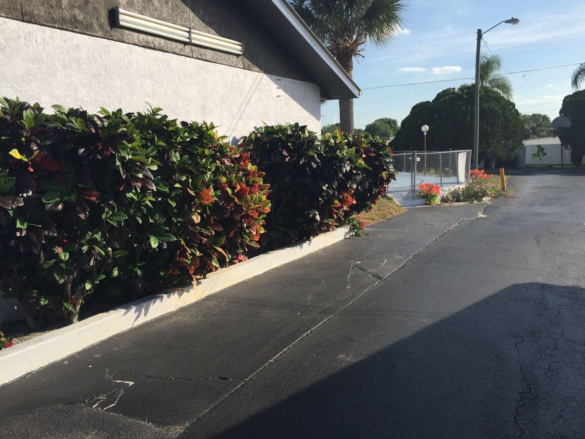 Sebring Inn Exteriör bild