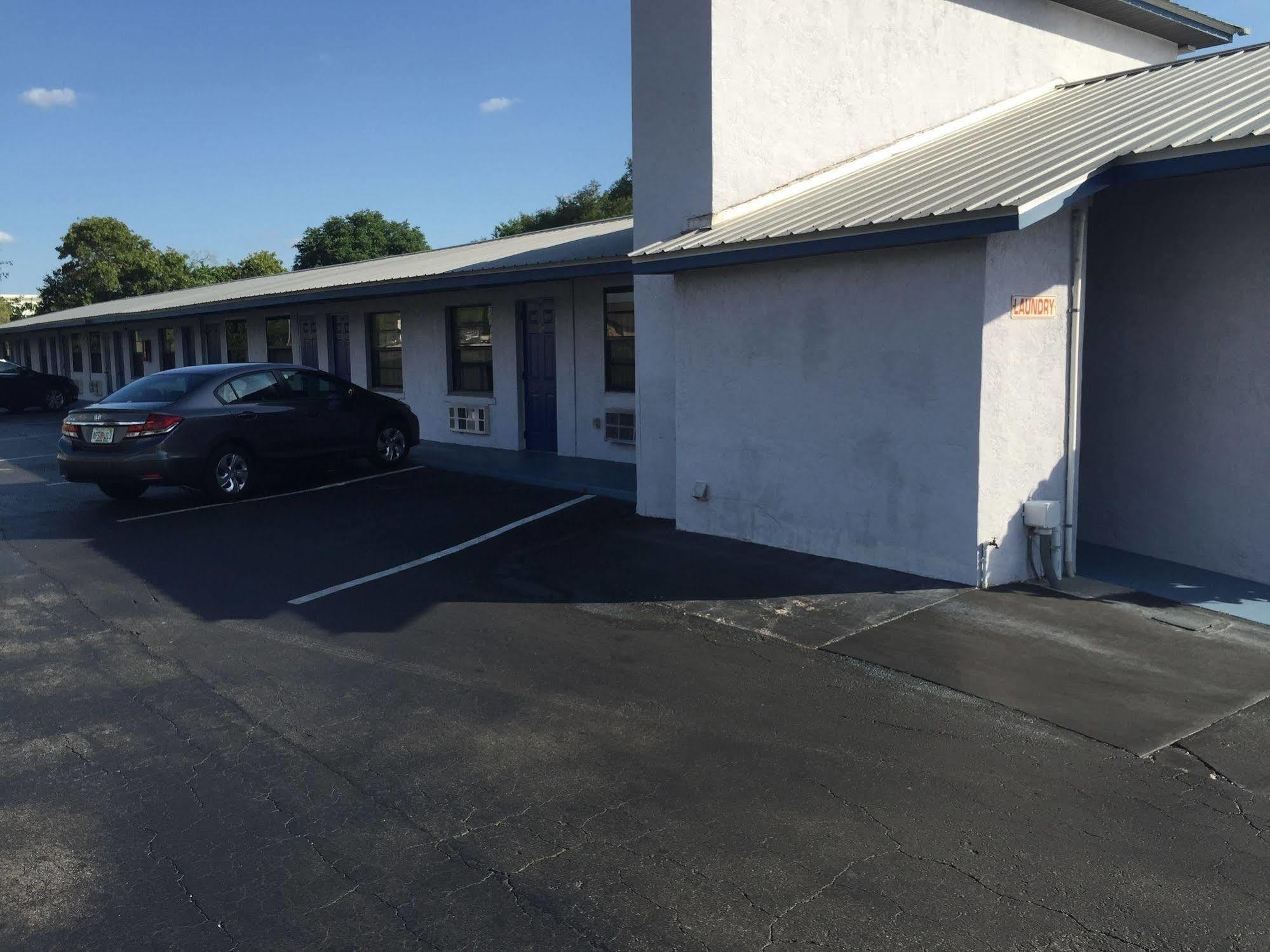 Sebring Inn Exteriör bild